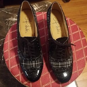 Life stride 7 1/2 Patten leather black and plaid s